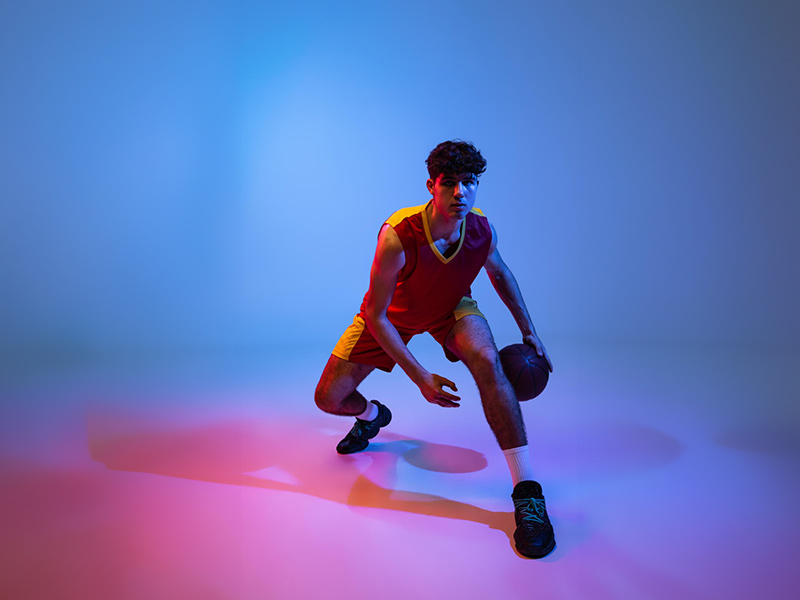 帕金斯：根據我的消息源，哈登和米切爾正在積極招募詹姆斯回騎士